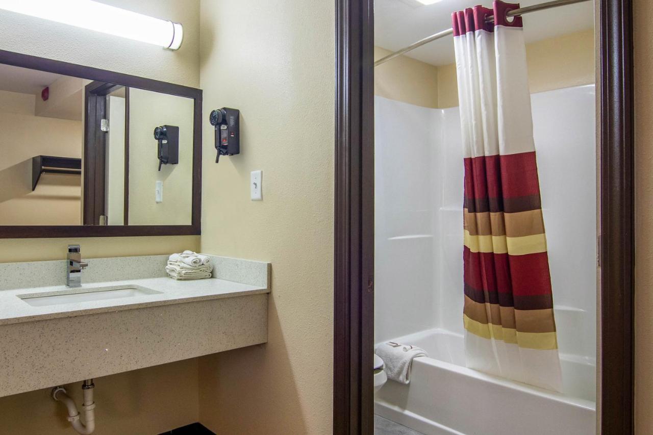 Red Roof Inn Perrysburg Bagian luar foto